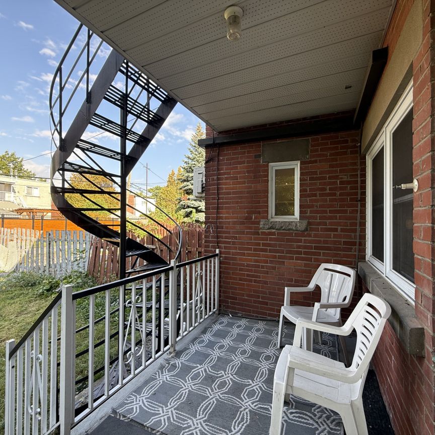 Mercier-Est : Superbe appartement rénové de 2 chambres offert en location semi-meublée ! - Photo 1