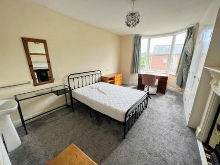 8 bedroom terraced house to rent - Photo 3