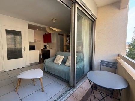 Location Appartement 1 pièce 28m² HYERES 83400 - Photo 3