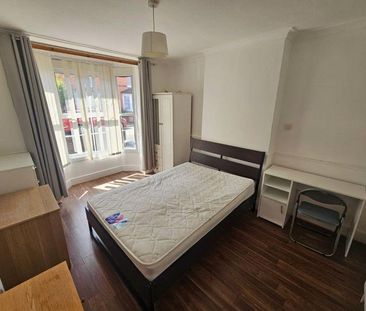 4 bedroom property to rent - Photo 4