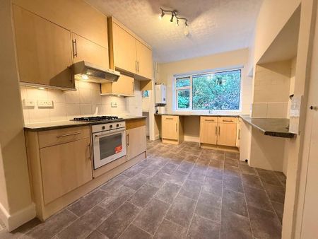 3 bedroom flat to rent - Photo 5