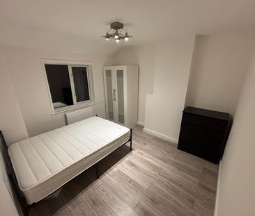 Room in a Shared House, Pendragon Road, BR1 - Photo 2