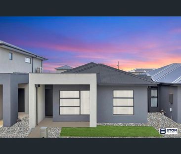 10 Centralpark Walk, Strathtulloh, Vic 3338 - Photo 2
