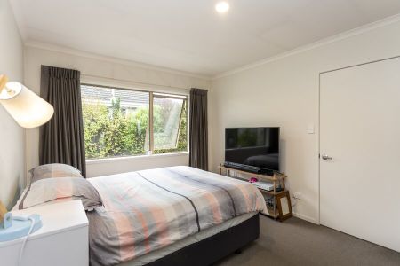 Lovely three bedroom home in Burwood! - Photo 4