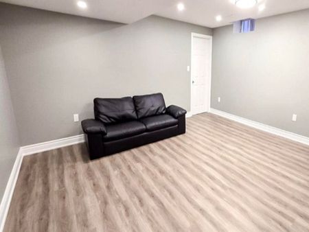 For Lease - 2449 Auckland Drive, Burlington, Ontario - Photo 4