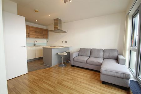 Windsor Court, Mostyn Grove, Bow - Photo 2