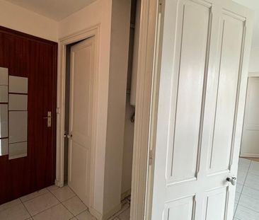 Location Appartement 2 pièces 44m² LA ROCHELLE 17000 - Photo 3