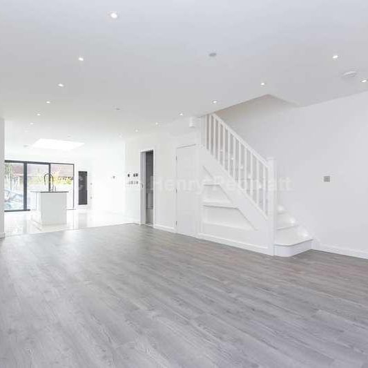 Manor Farm Drive, Chingford, E4 - Photo 1