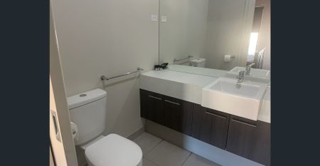 Modern & Low Maintenance - Photo 3