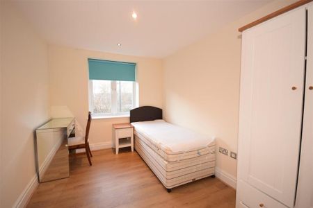 3 bedroom apartment to rent - Photo 4