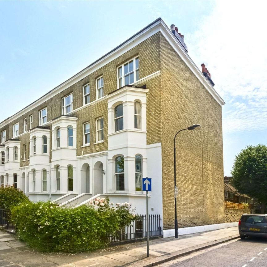 An elegant & beautifully presented five bedroom Victorian house - Photo 1