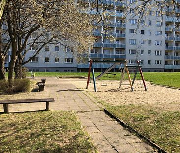 3-Raum-Familienwohnung und den Spielplatz im Wohnumfeld - Photo 3