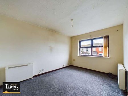 Bispham Road, Blackpool, FY2 - Photo 2