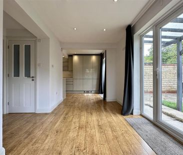 3 bedroom semi-detached house to rent - Photo 3