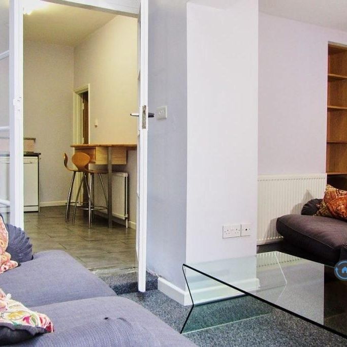 5 bedroom end of terrace house to rent - Photo 1