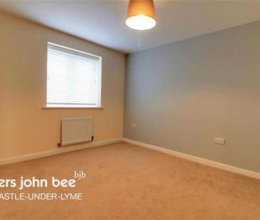 4 bedroom semi-detached house to rent - Photo 4