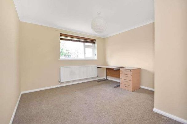 Maple Drive, Kings Worthy, SO23 - Photo 1