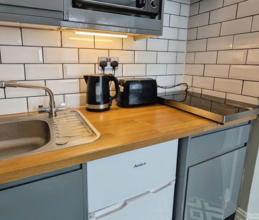 Morris Road, SO15 - Photo 3