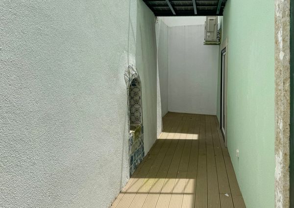 Spacious two-bedroom apartment to rent with outdoor area in Rua do Benformoso, Lisbon