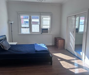 St Kilda East - Photo 2