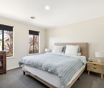 Spacious Four-Bedroom Family Home in Mount Martha - Photo 2