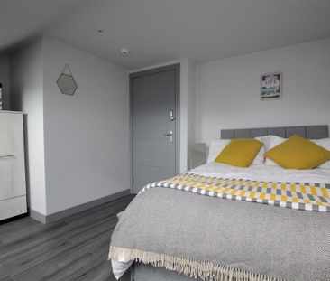 1 bedroom in a house share to rent - Photo 2
