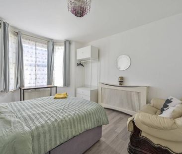 4 bedroom terraced house to rent - Photo 4