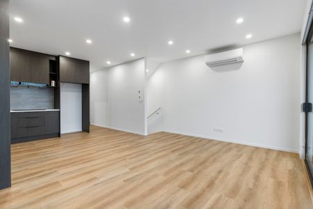 Modern Luxury - Unbeatable Location - Photo 3