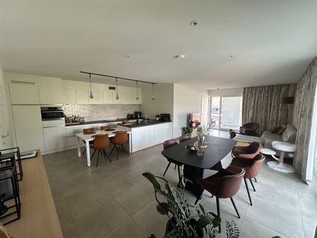 Prachtig en centraal gelegen luxe-appartement met 3 slaapkamers en 2 terrassen! - Photo 3