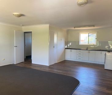 Spacious & Modern Unit in Convenient Glenvale Location - Photo 3