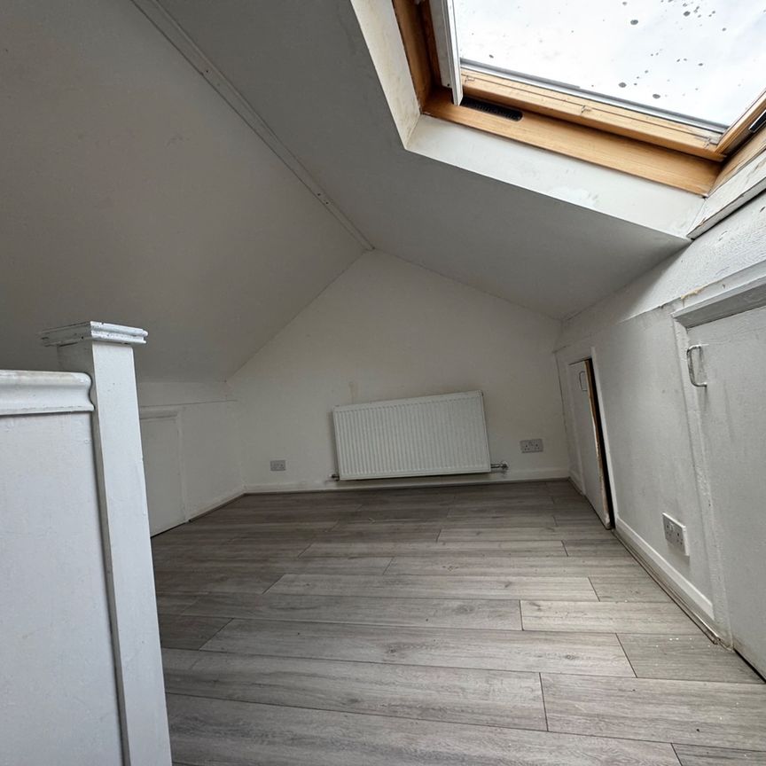 5 Bed Terraced House, Stirling Road, E13 - Photo 1