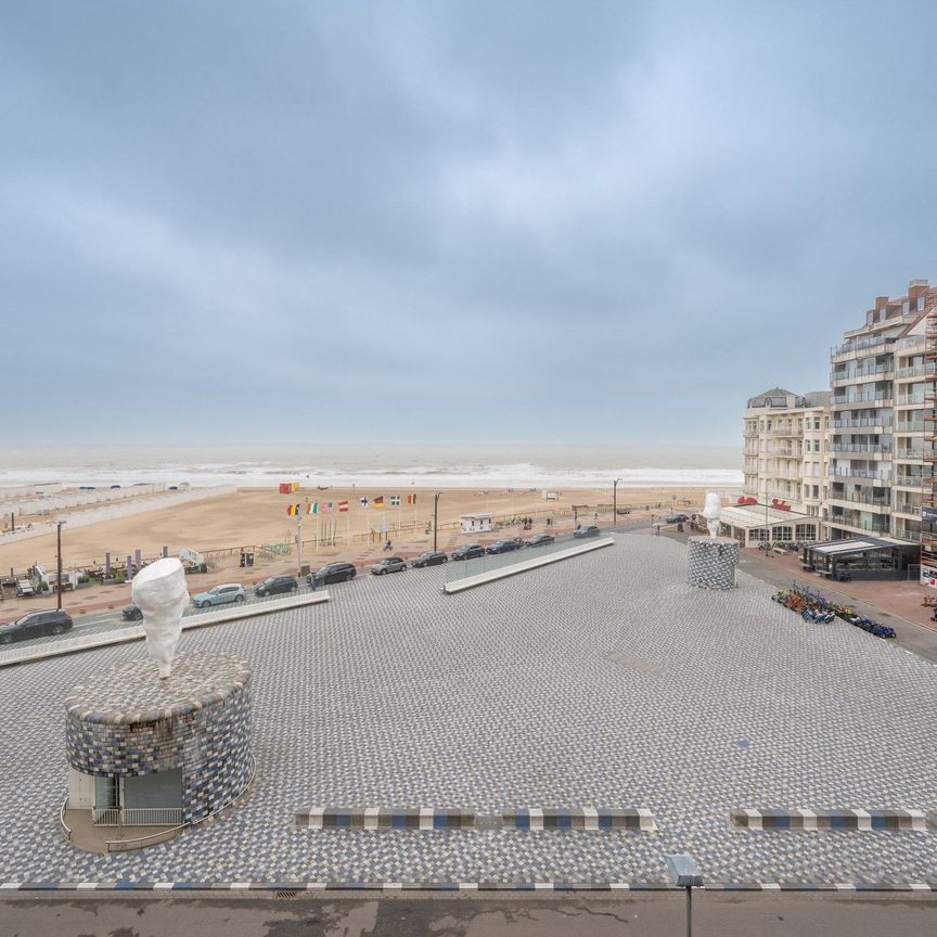 ONGEMEUBELD - UNIEK 3 slaapkamer appartement gelegen op het RUBENSPLEIN met een prachtig open ZEEZICHT. - Photo 1