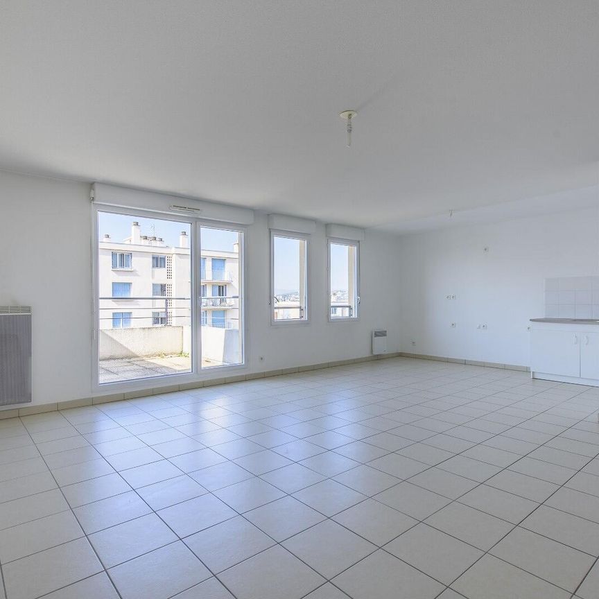 location Appartement T4 DE 94.26m² À VENISSIEUX - Photo 1