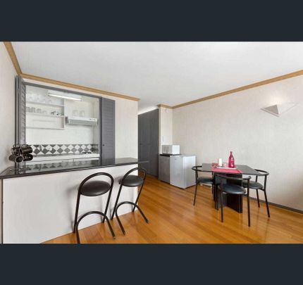 Furnished Apartment in the heart of Toorak Village - Photo 1