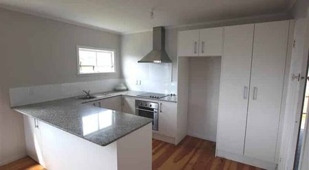 4 Bedroom House with 1 Bathroom - Photo 2