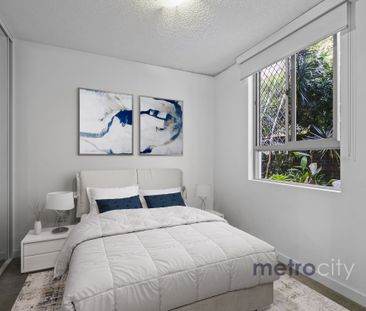 Ground Floor Apartment with Private Courtyard - Photo 3