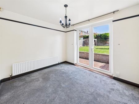 3 bedroom Semi-detached house to rent - Photo 2