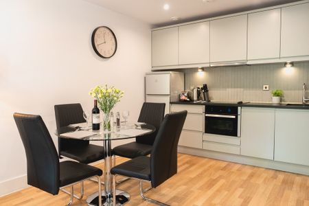 A fully furnished, one-bedroom apartment with a private balcony and allocated parking. Situated in central Cambridge and within walking distance to Cambridge train station. - Photo 3