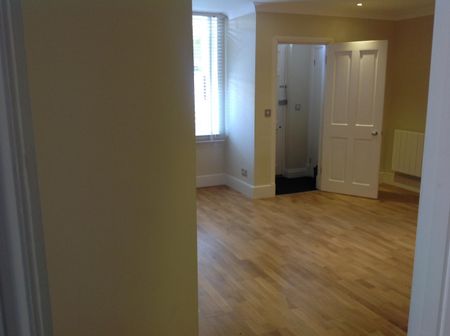 1 Bed Self Contained Flat in the ‘Village Area’ of Tunbridge Wells - Photo 2