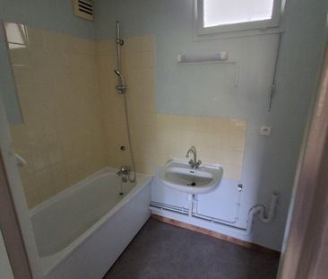 Location - Appartement T3 - 53 m² - Grand-Charmont - Photo 3
