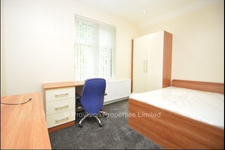 8 Bedroom Student Accommodation Leeds - Photo 2