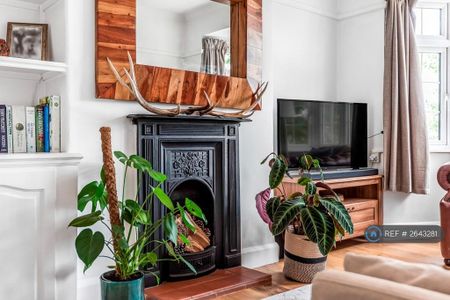 2 bedroom maisonette to rent - Photo 2