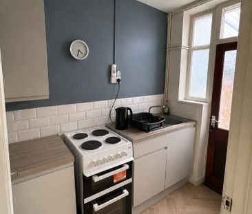3 bedroom terraced house to rent - Photo 3