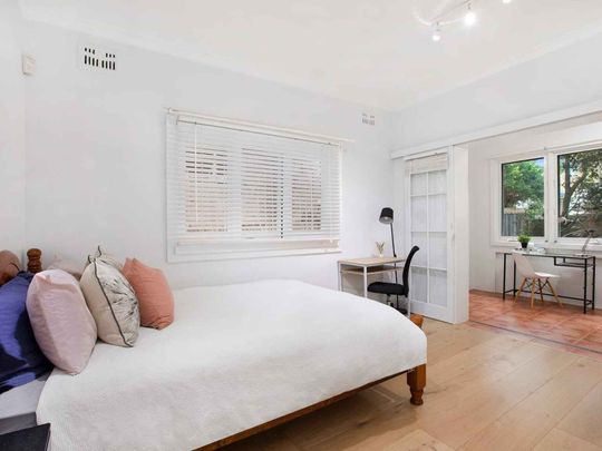 Bondi Beach 3 bedroom + Sunroom with Off Street Parking - Photo 1