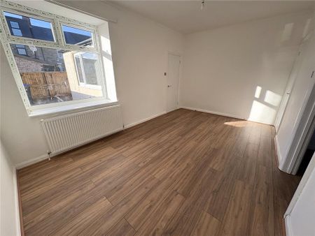 2 bedroom end of terrace house to rent - Photo 4