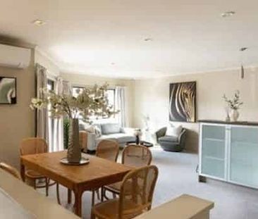 Spacious 3-BR Hamilton Apartment with DBL garage - Photo 3