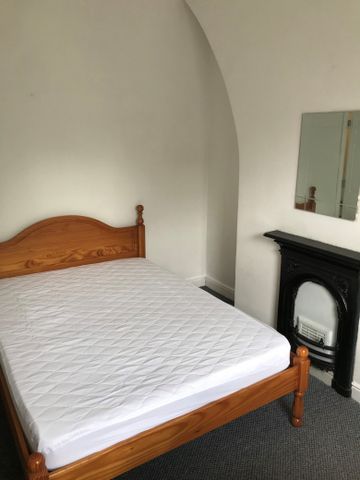 Room 2 - Photo 2