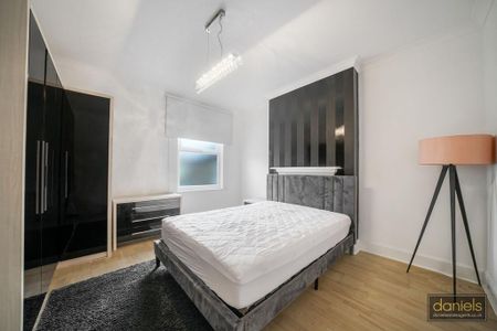 3 bedroom flat to rent - Photo 3