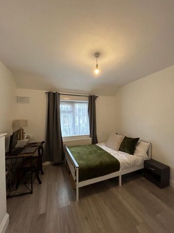 Room in a Shared House, Capstone Road, BR1 - Photo 5