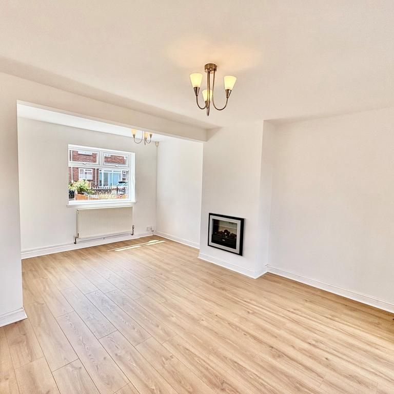 3 bedroom semi-detached house to rent - Photo 1